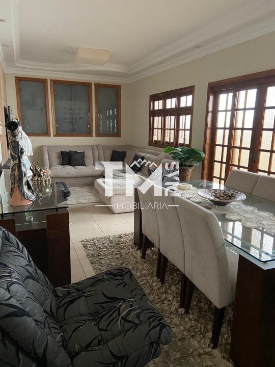 Sobrado à venda com 5 quartos, 250m² - Foto 2